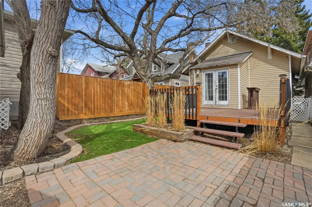 1150 3rd Avenue NE Moose Jaw SK S6H 1G1