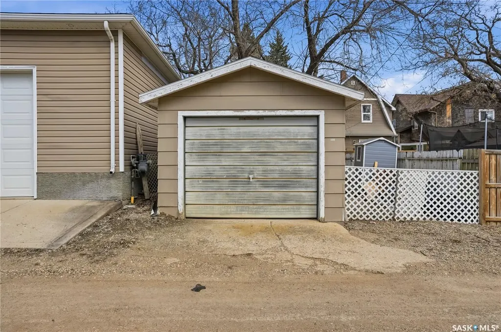 1150 3rd Avenue NE Moose Jaw SK S6H 1G1