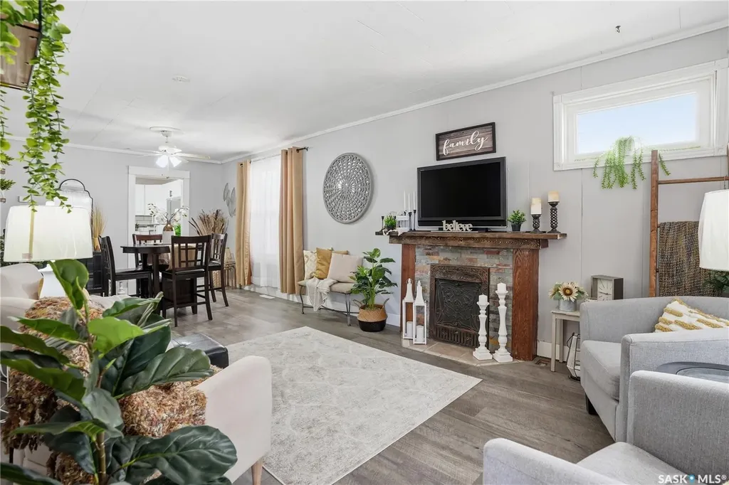 1150 3rd Avenue NE Moose Jaw SK S6H 1G1