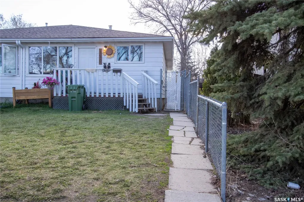 350 & 352 Toronto Street Regina SK S4R 1M2