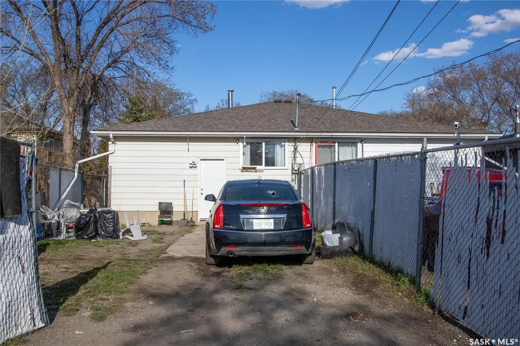 350 & 352 Toronto Street Regina SK S4R 1M2