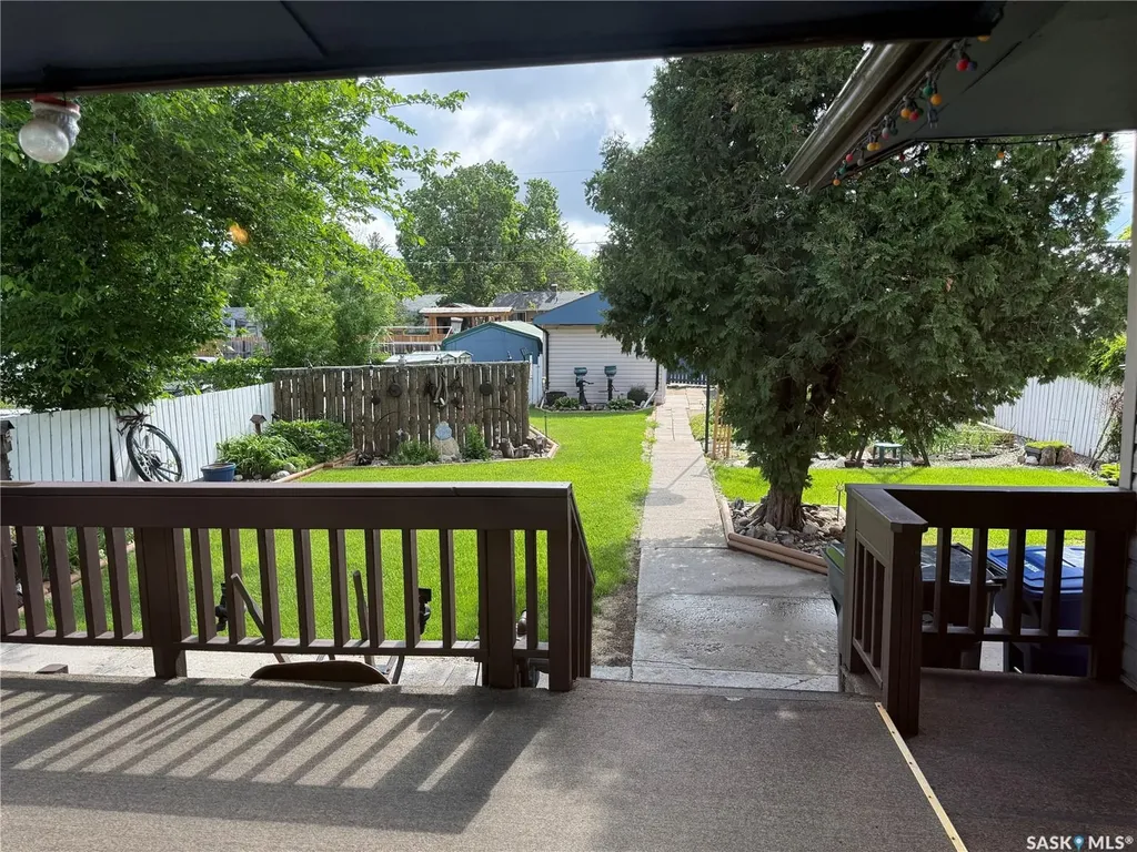 72 11th Street Weyburn SK S4H 1J3