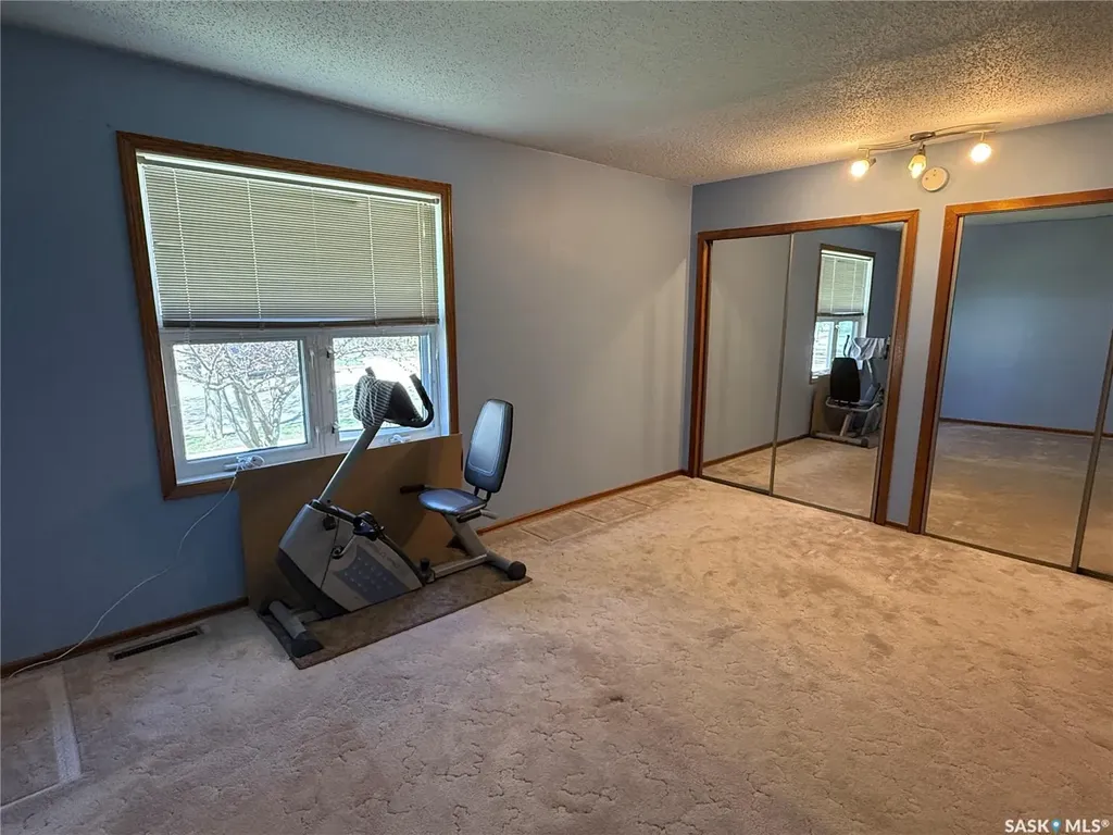 72 11th Street Weyburn SK S4H 1J3