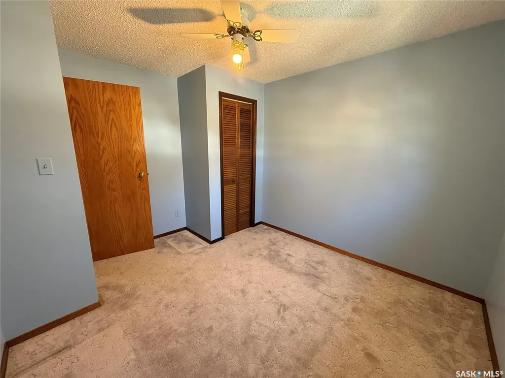 72 11th Street Weyburn SK S4H 1J3