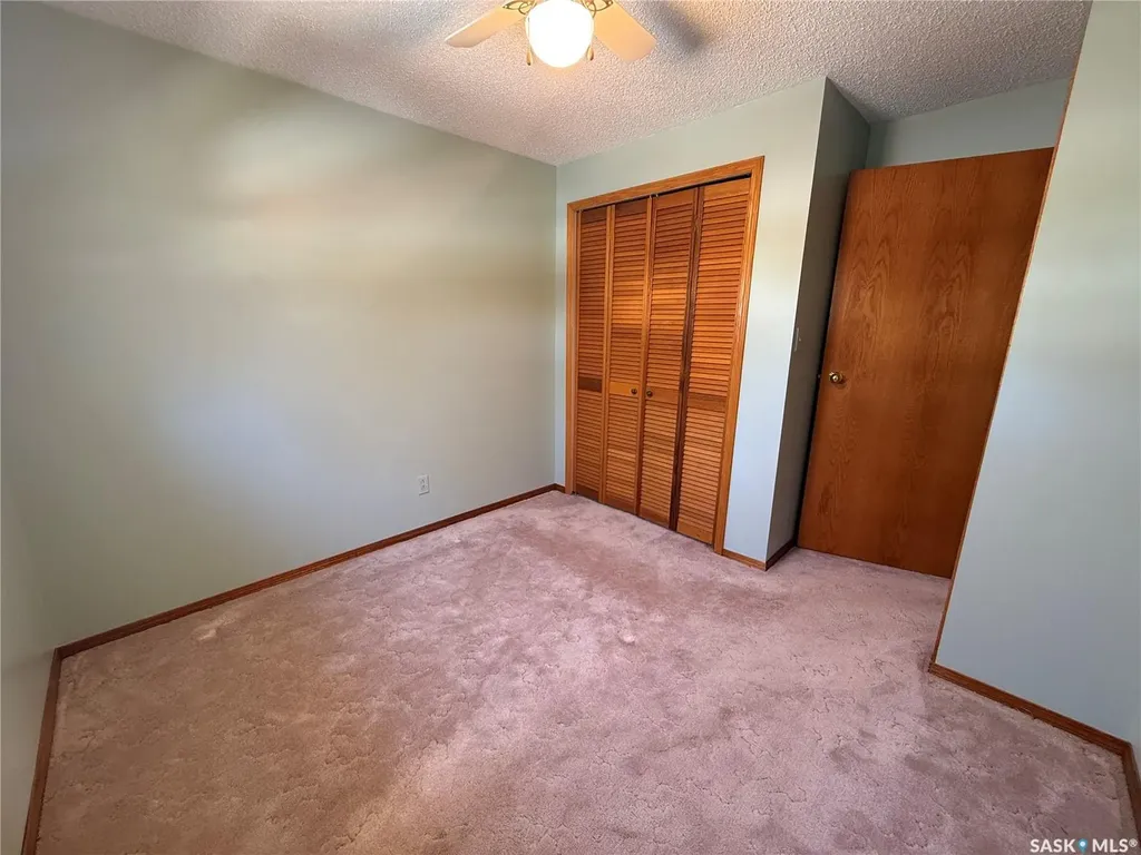 72 11th Street Weyburn SK S4H 1J3