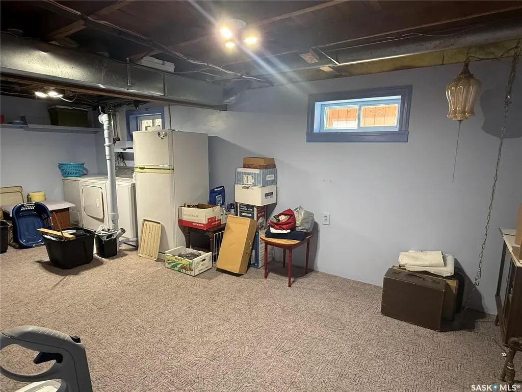 72 11th Street Weyburn SK S4H 1J3