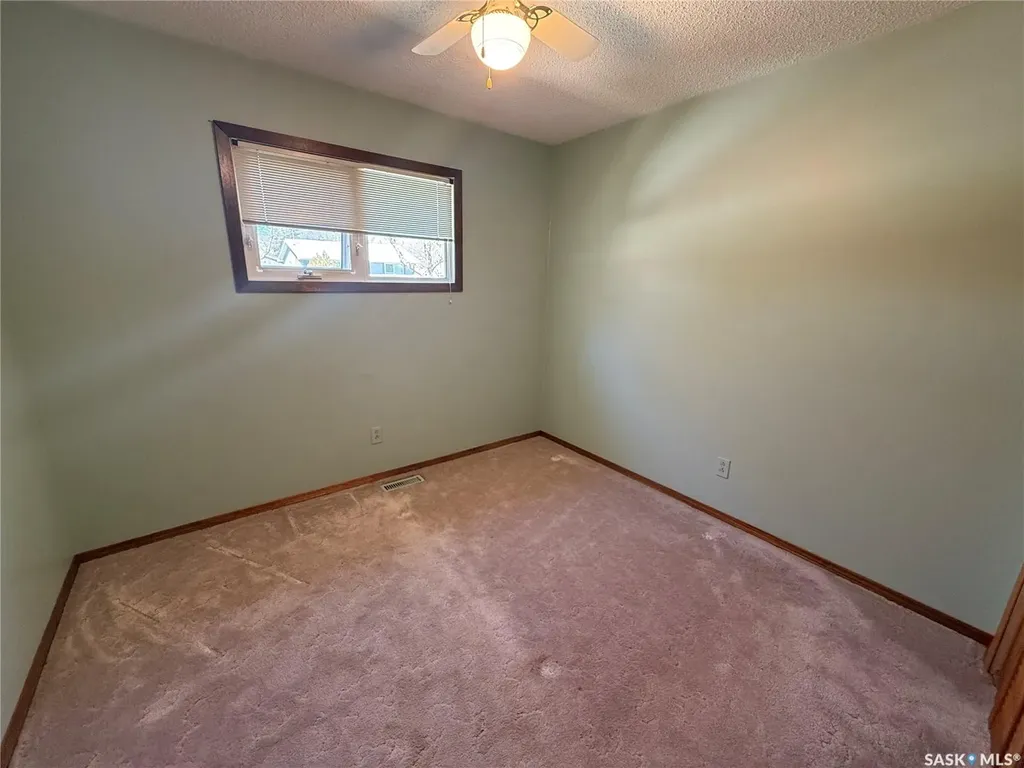 72 11th Street Weyburn SK S4H 1J3