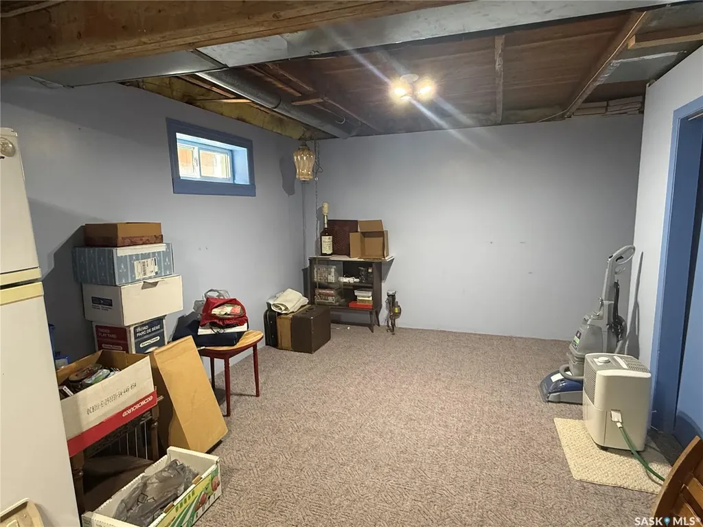 72 11th Street Weyburn SK S4H 1J3