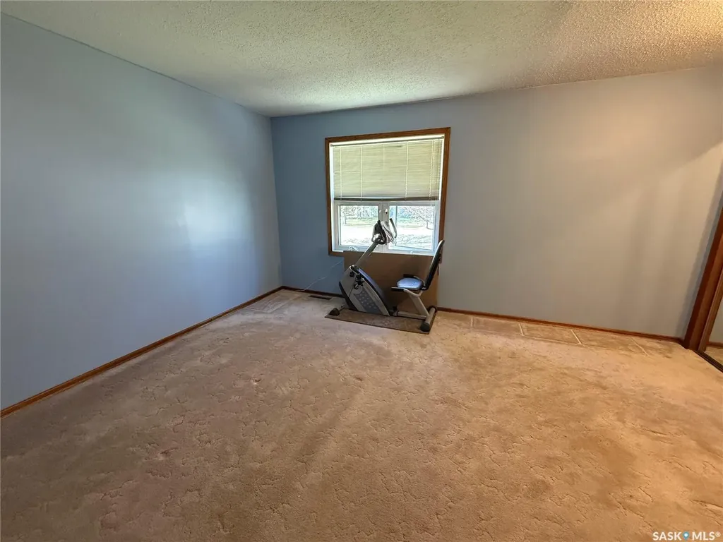 72 11th Street Weyburn SK S4H 1J3
