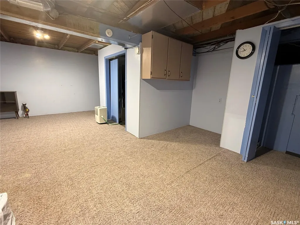 72 11th Street Weyburn SK S4H 1J3