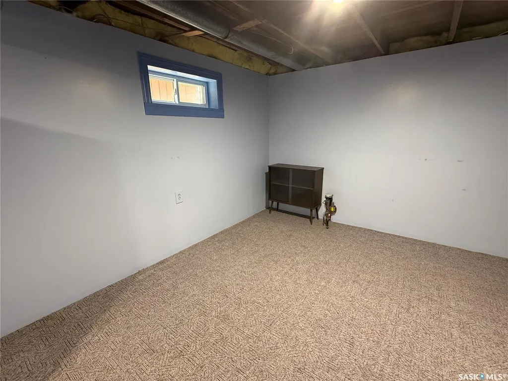 72 11th Street Weyburn SK S4H 1J3