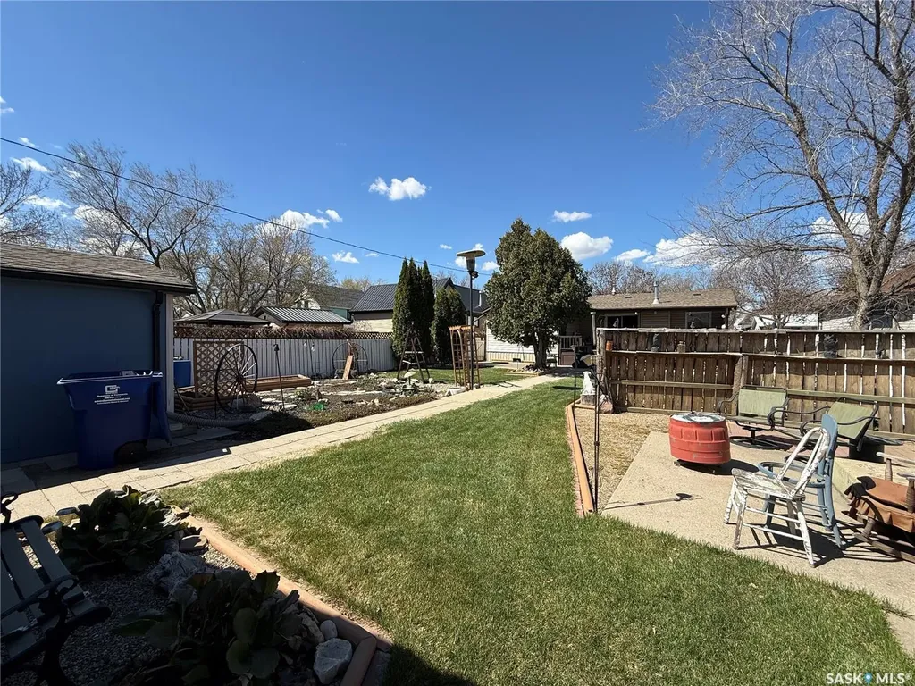 72 11th Street Weyburn SK S4H 1J3