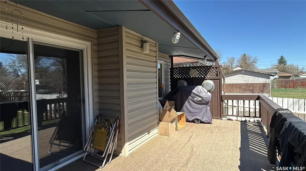 72 11th Street Weyburn SK S4H 1J3