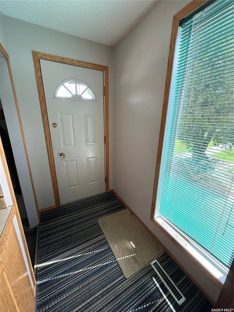 72 11th Street Weyburn SK S4H 1J3