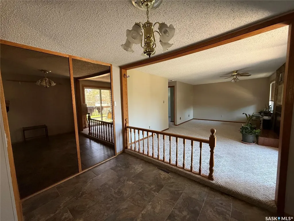 72 11th Street Weyburn SK S4H 1J3