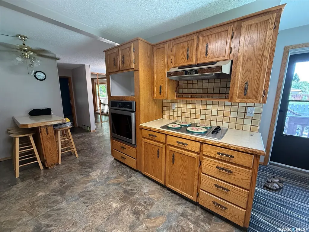 72 11th Street Weyburn SK S4H 1J3