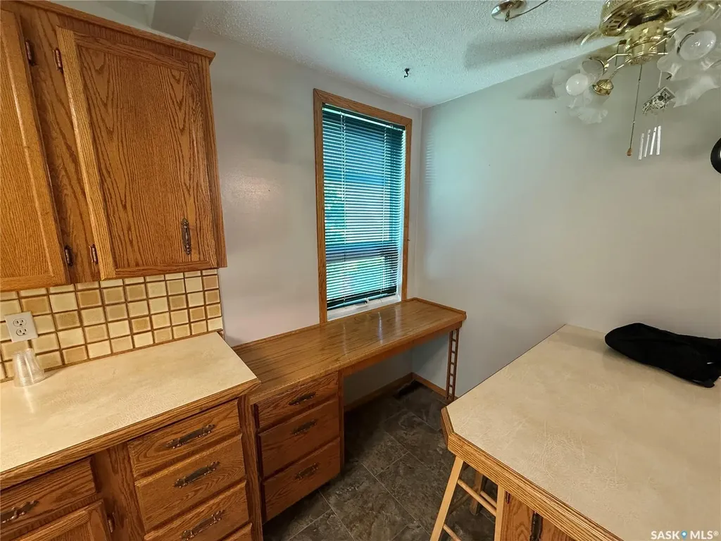 72 11th Street Weyburn SK S4H 1J3