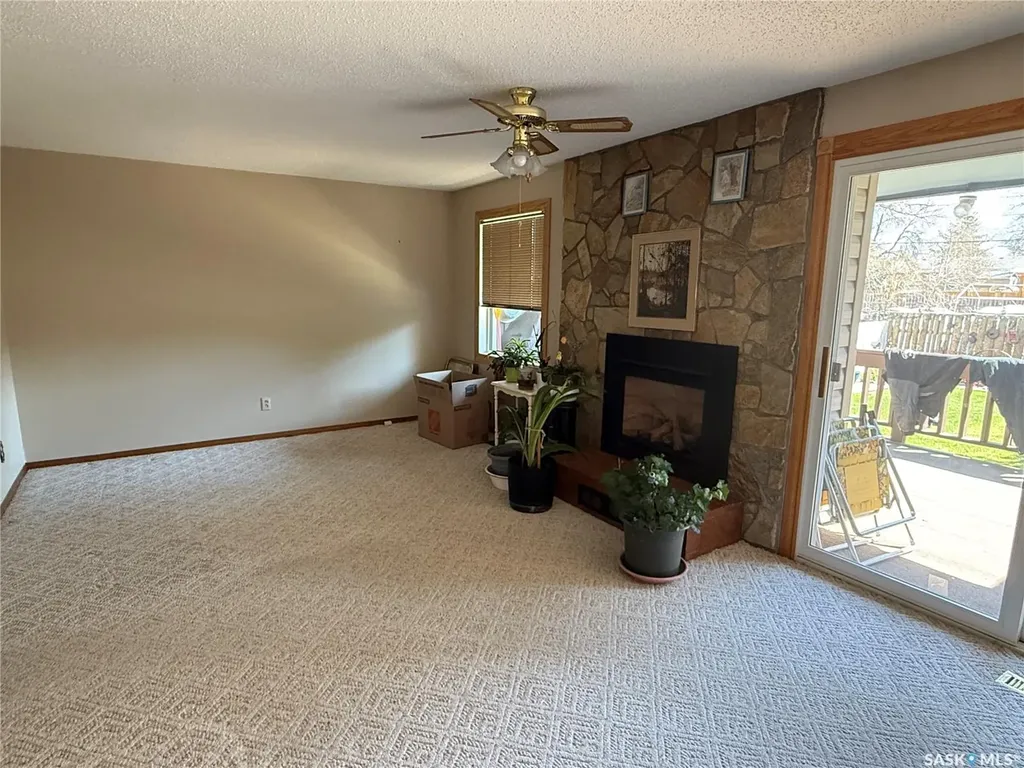 72 11th Street Weyburn SK S4H 1J3