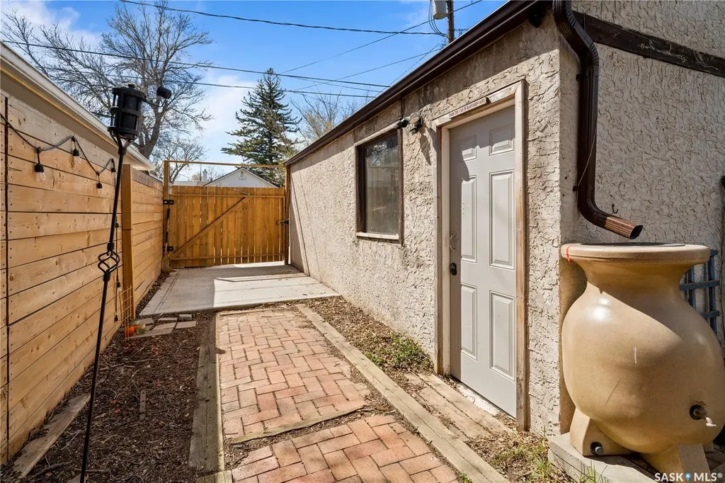 2848 Retallack Street Regina SK S4S 1S7
