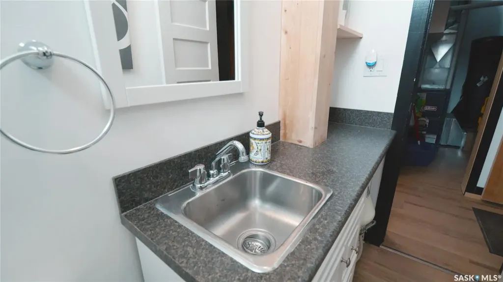 317 20th Street W Saskatoon SK S7M 0X1