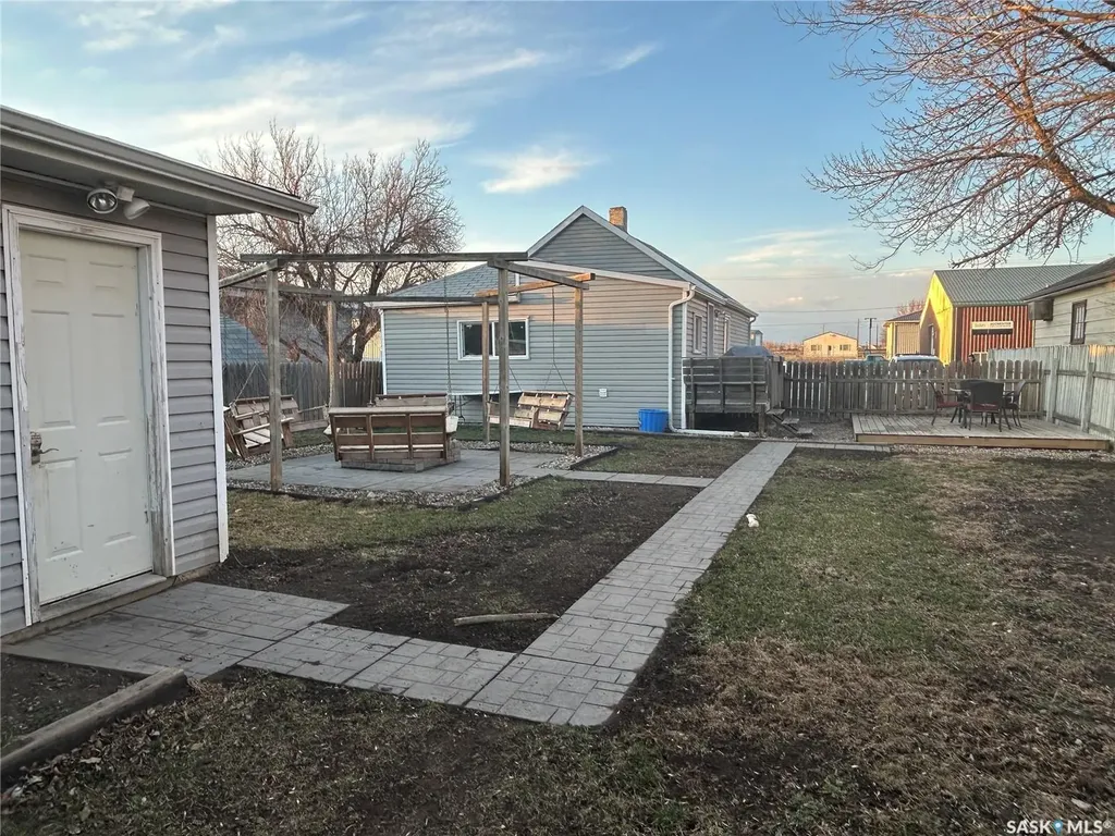 610 Fifth Street Estevan SK S4A 0Y5