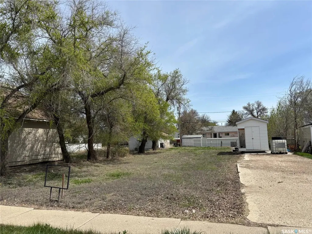 211 3rd Avenue W Kindersley SK S0L 1S0