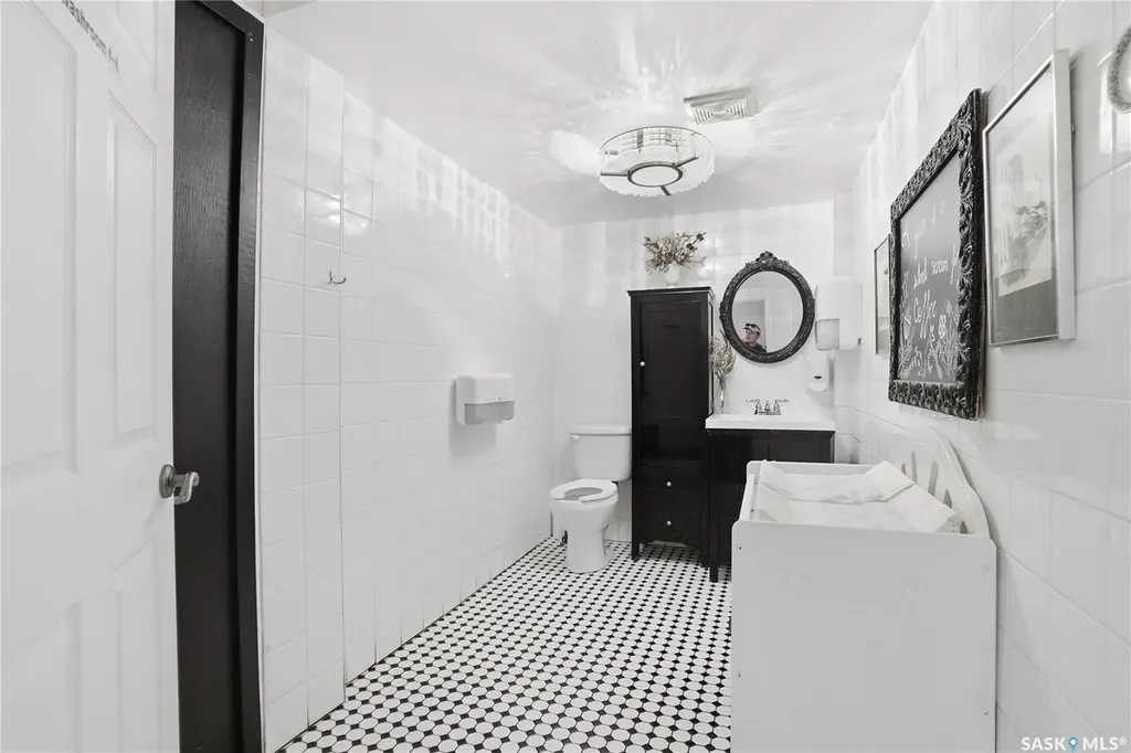 245 3rd Avenue S Saskatoon SK S7K 1M4