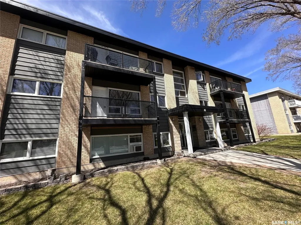 42 Spence Street Regina SK S4S 4H4