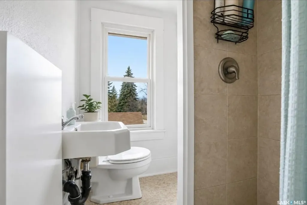 610 Albert Avenue Saskatoon SK S7N 1G7