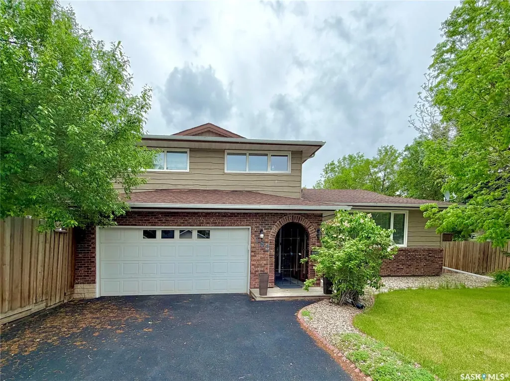 182 Lincoln Drive Regina SK S4S 6R5