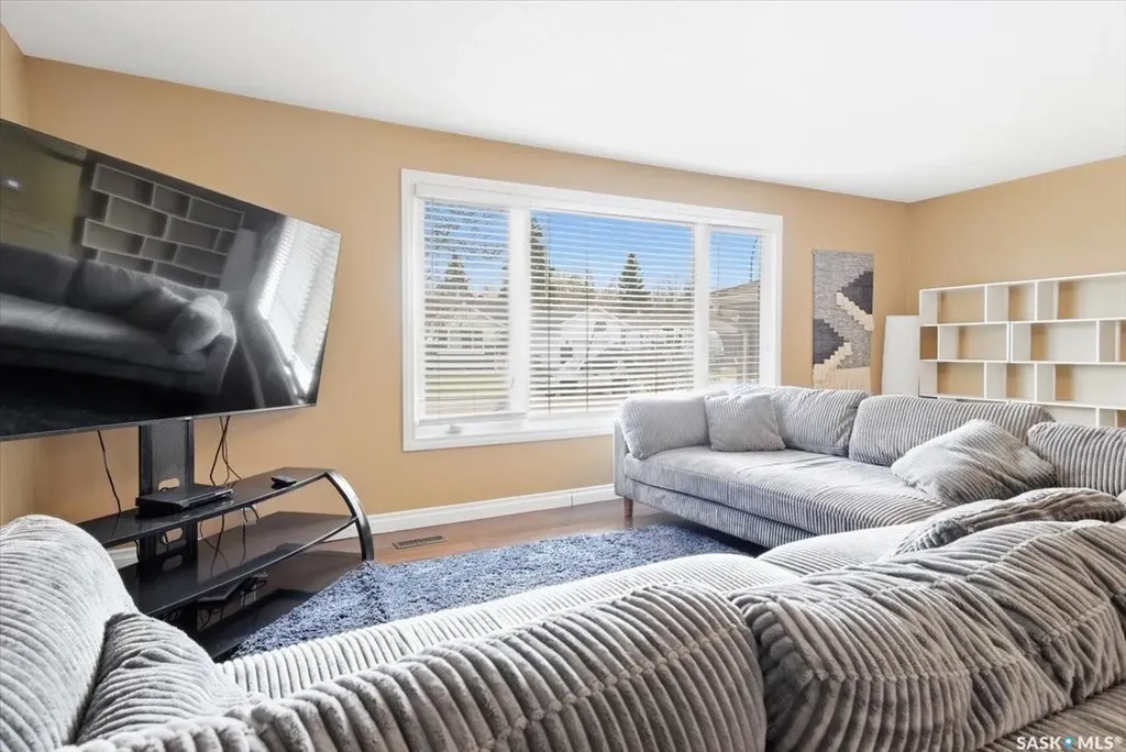 182 Lincoln Drive Regina SK S4S 6R5