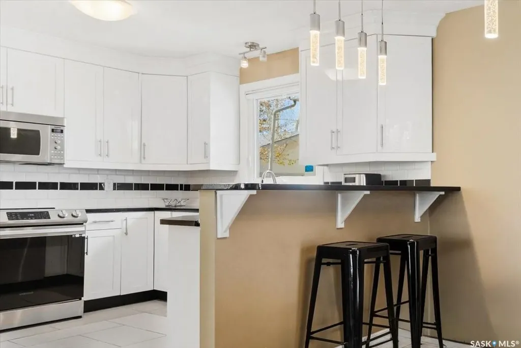 182 Lincoln Drive Regina SK S4S 6R5