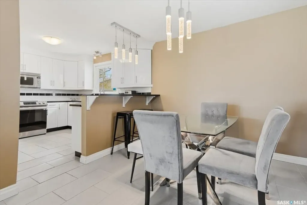 182 Lincoln Drive Regina SK S4S 6R5