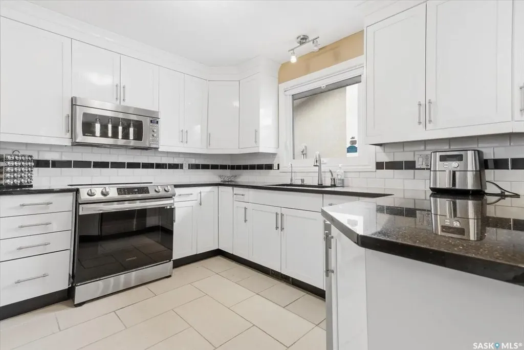 182 Lincoln Drive Regina SK S4S 6R5