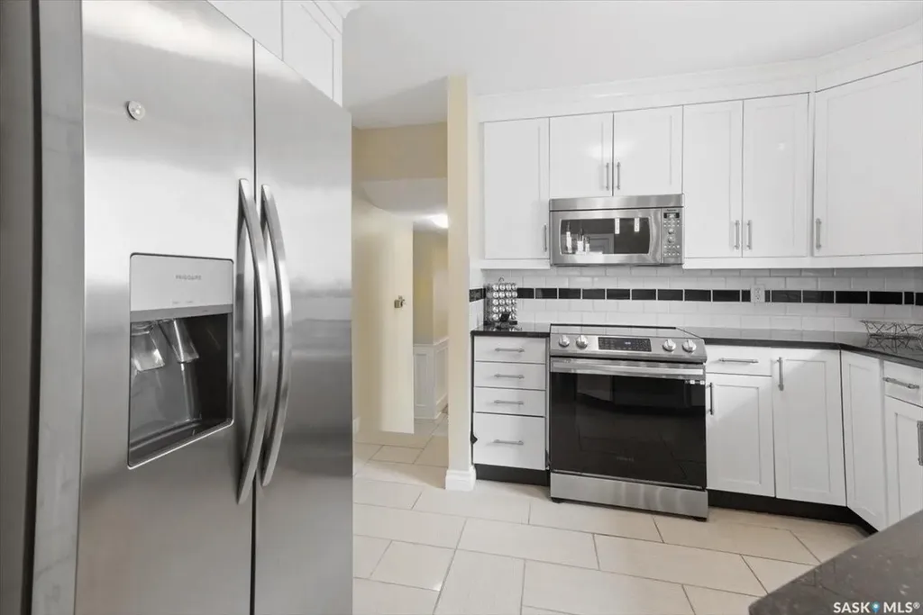 182 Lincoln Drive Regina SK S4S 6R5