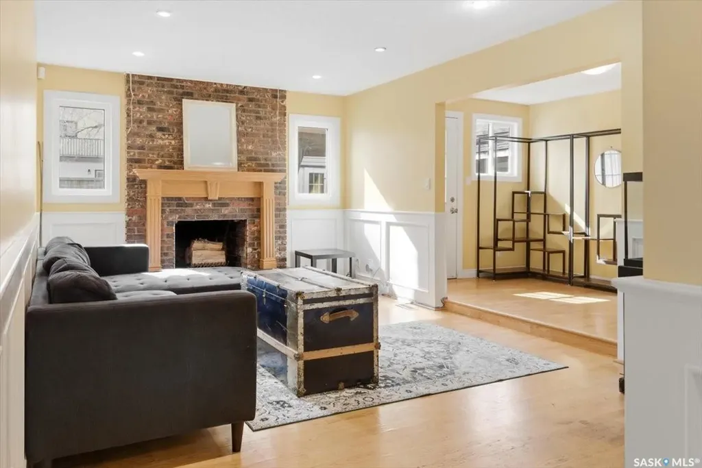 182 Lincoln Drive Regina SK S4S 6R5