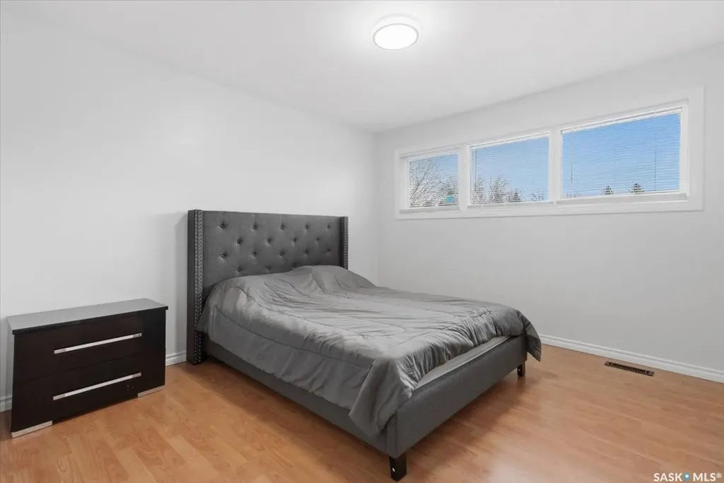 182 Lincoln Drive Regina SK S4S 6R5