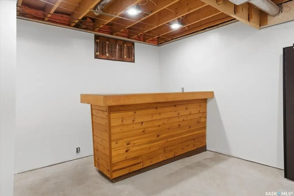 182 Lincoln Drive Regina SK S4S 6R5