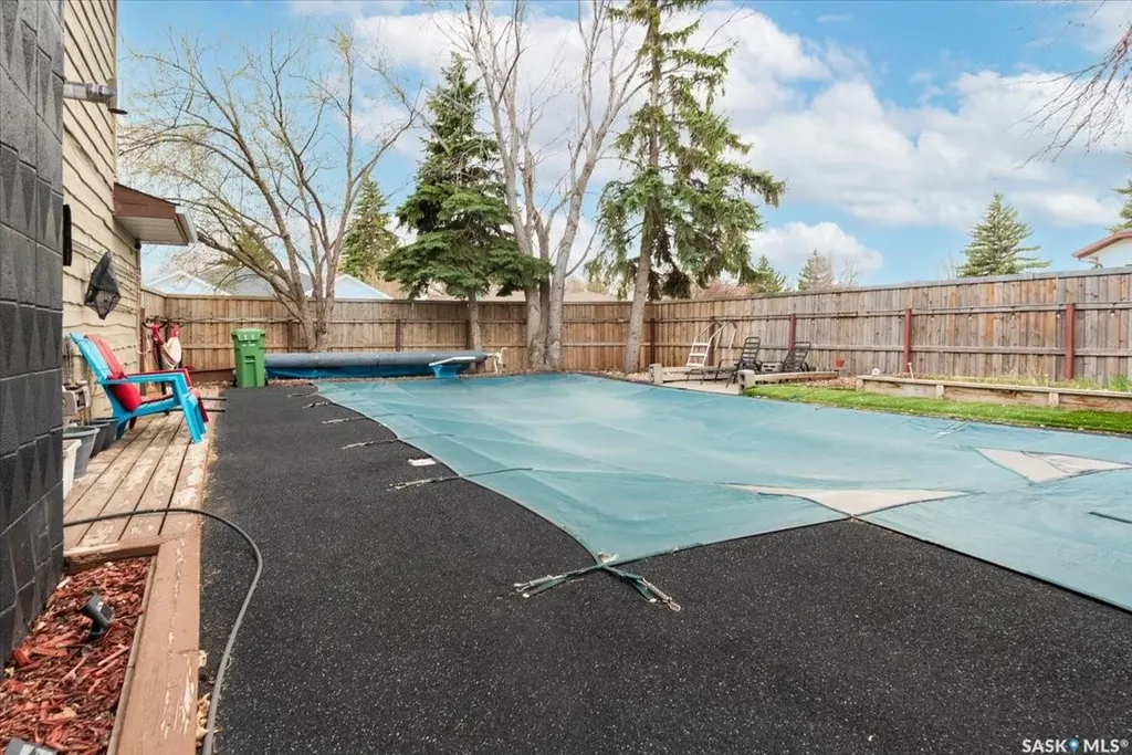 182 Lincoln Drive Regina SK S4S 6R5