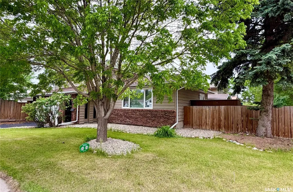182 Lincoln Drive Regina SK S4S 6R5