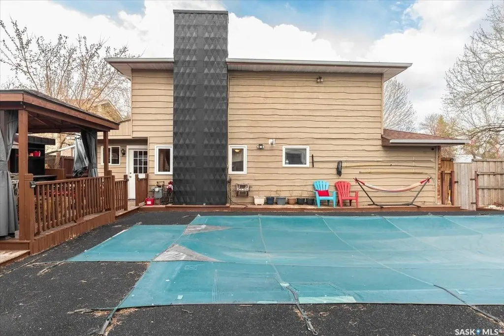 182 Lincoln Drive Regina SK S4S 6R5