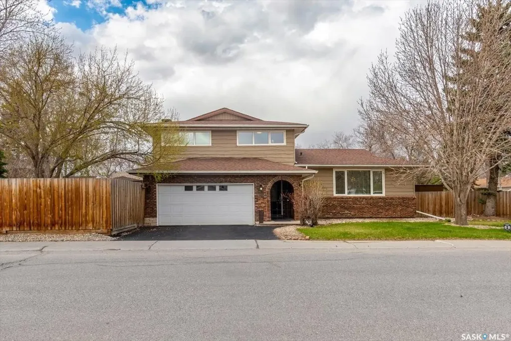 182 Lincoln Drive Regina SK S4S 6R5
