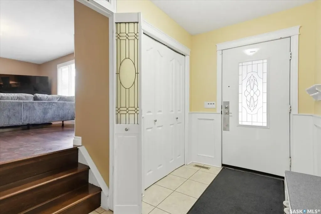 182 Lincoln Drive Regina SK S4S 6R5