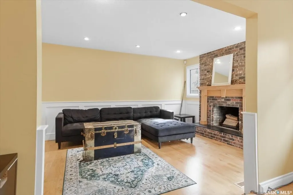 182 Lincoln Drive Regina SK S4S 6R5