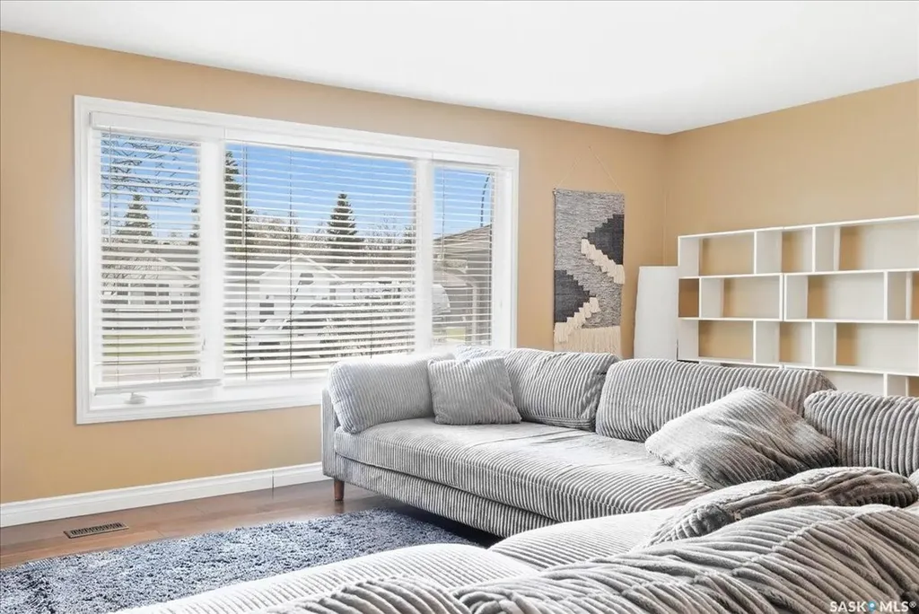 182 Lincoln Drive Regina SK S4S 6R5