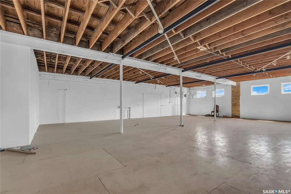 38 23rd Street E Saskatoon SK S7K 3Y3