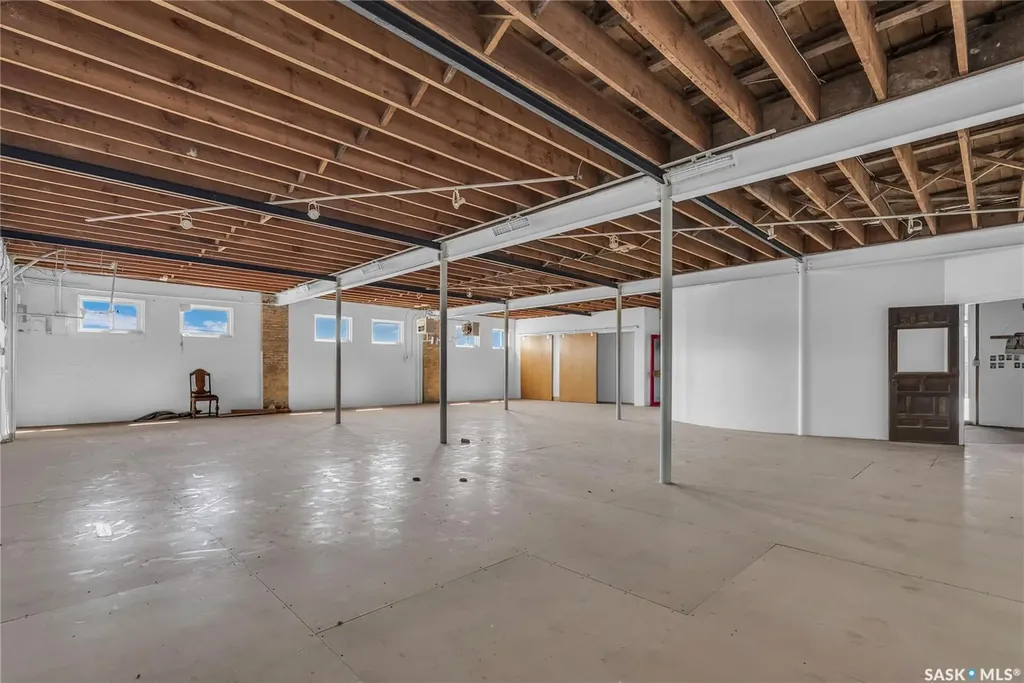 38 23rd Street E Saskatoon SK S7K 3Y3