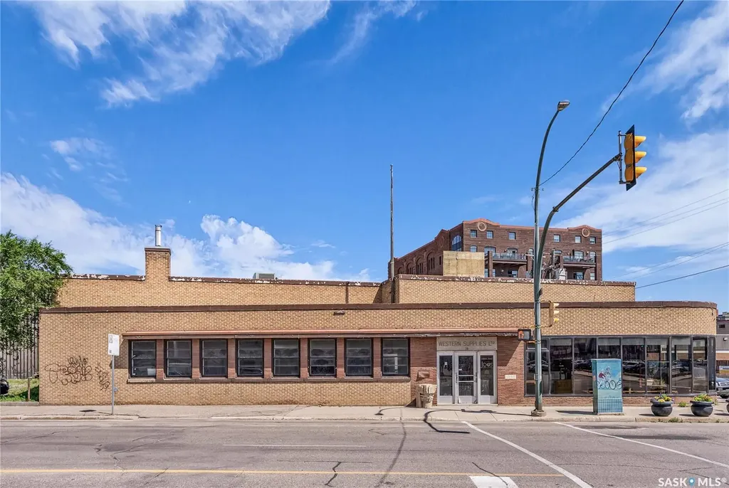38 23rd Street E Saskatoon SK S7K 3Y3