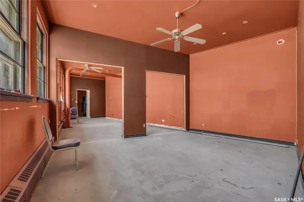 38 23rd Street E Saskatoon SK S7K 3Y3