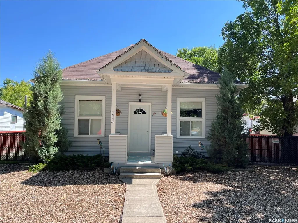 214 Marsh Street Maple Creek SK S0N 1N0